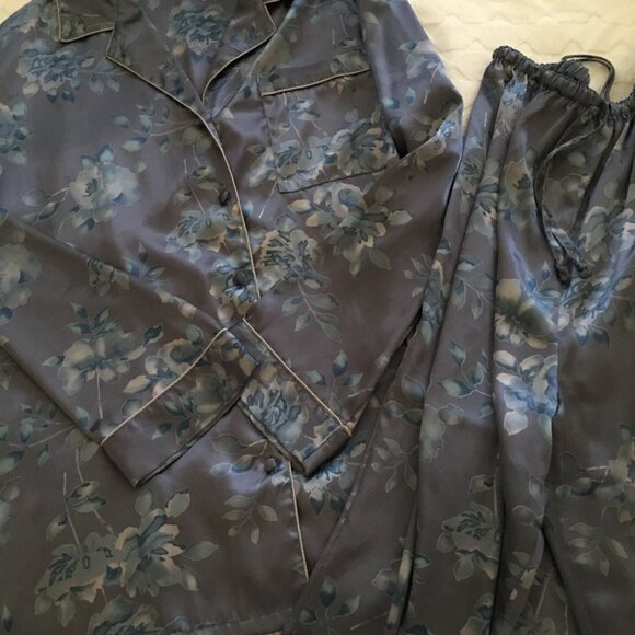 "Silk/Satin" (polyester) pajama/loungewear set, sz L - Picture 2 of 6